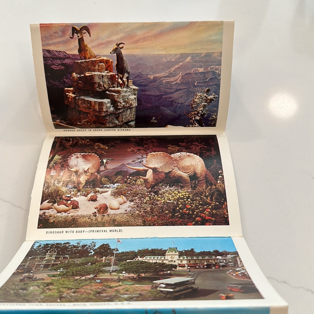 Vintage 1960’s This is Disneyland 26 Colorful Scenes Postcard Souvenir Photobook - Picture 8 of 9